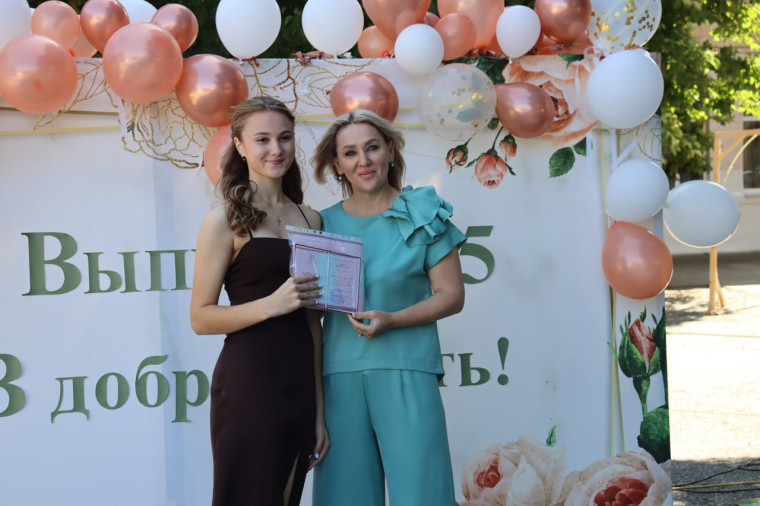 Церемония вручения аттестатов выпускникам 9 класса.